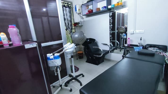 Kalsi Hair & beauty Studio - Vasan Bhayli Road photo 2