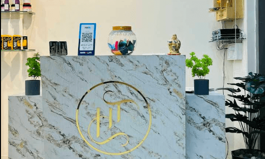 Hometownluxe Unisex Hair Salon - Kudasan photo 2