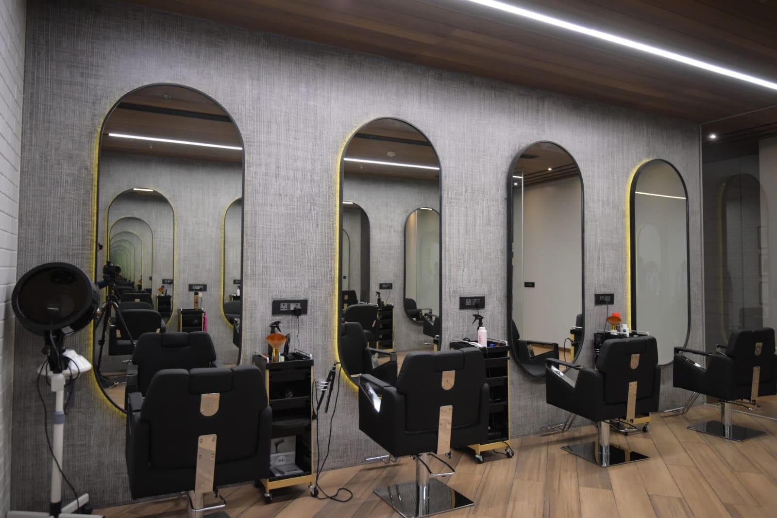 Pamper Palace Unisex Salon & Spa photo 2